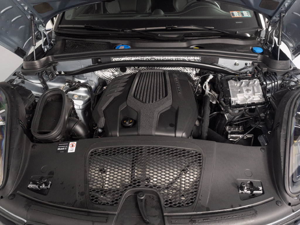 Certified 2026 Porsche Macan Turbo AWD/4WD image 52