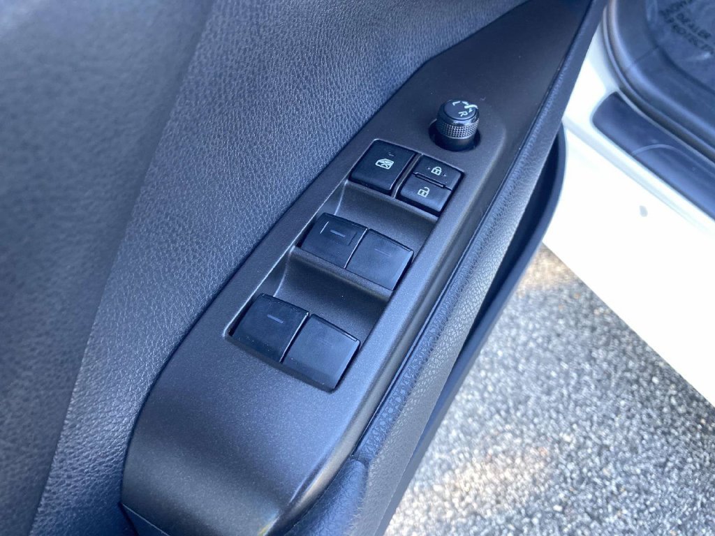 Used 2023 Toyota Camry SE FWD image 17