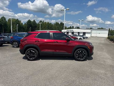 Used 2022 Chevrolet TrailBlazer LT w/ Driver Confidence Package FWD image 3