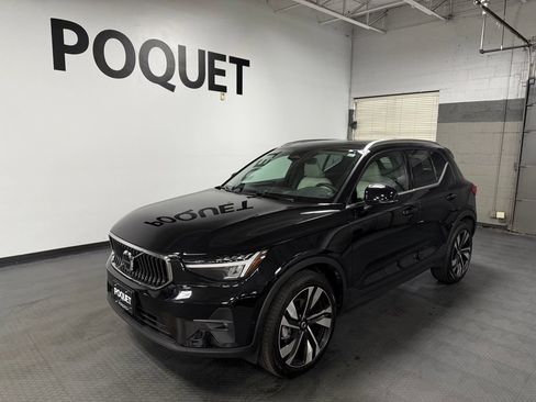 Used 2023 Volvo XC40 B5 Ultimate w/ Protection Package Premier AWD/4WD image 2