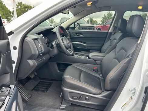 Used 2025 Nissan Pathfinder SL w/ Cargo Package FWD image 26