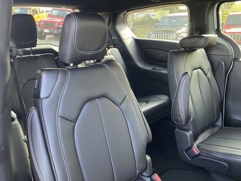 New 2026 Chrysler Voyager LX image 32