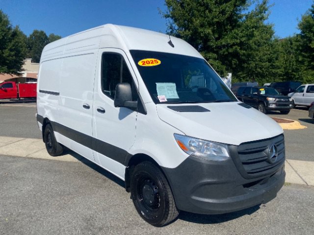 Used 2025 Mercedes-Benz Sprinter 2500 image 4