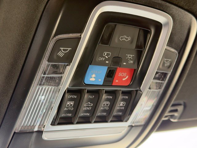 Used 2027 RAM 1500 4x4 Crew Cab image 32