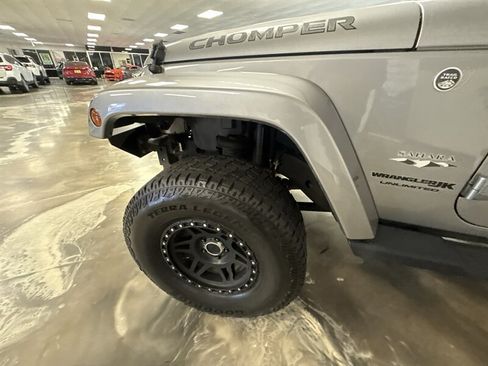 Used 2018 Jeep Wrangler Unlimited Sahara AWD/4WD image 10