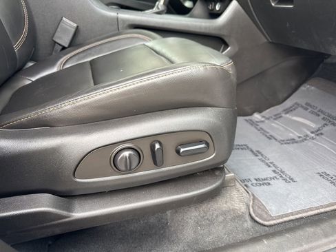 Used 2021 Chevrolet Traverse RS image 50