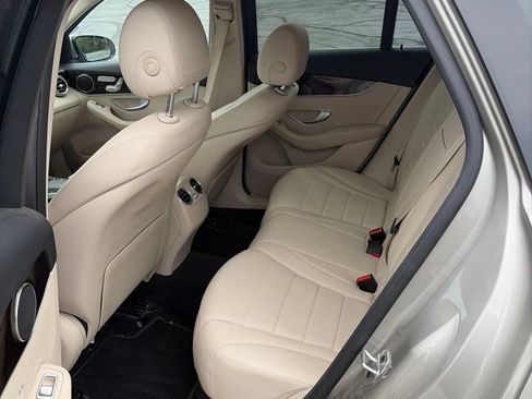 Used 2022 Mercedes-Benz GLC 300 4MATIC image 10