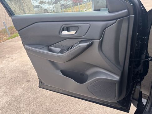 Used 2025 Nissan Rogue SV image 18