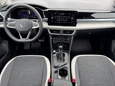 New 2026 Volkswagen Taos SE image 13