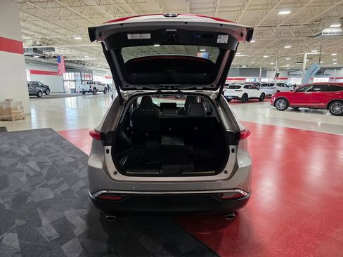 Used 2021 Toyota Venza Limited w/ Carpet Mat Package (TMS) image 5