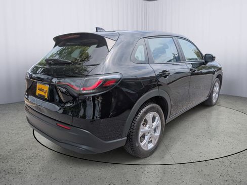 Certified 2024 Honda HR-V LX image 3