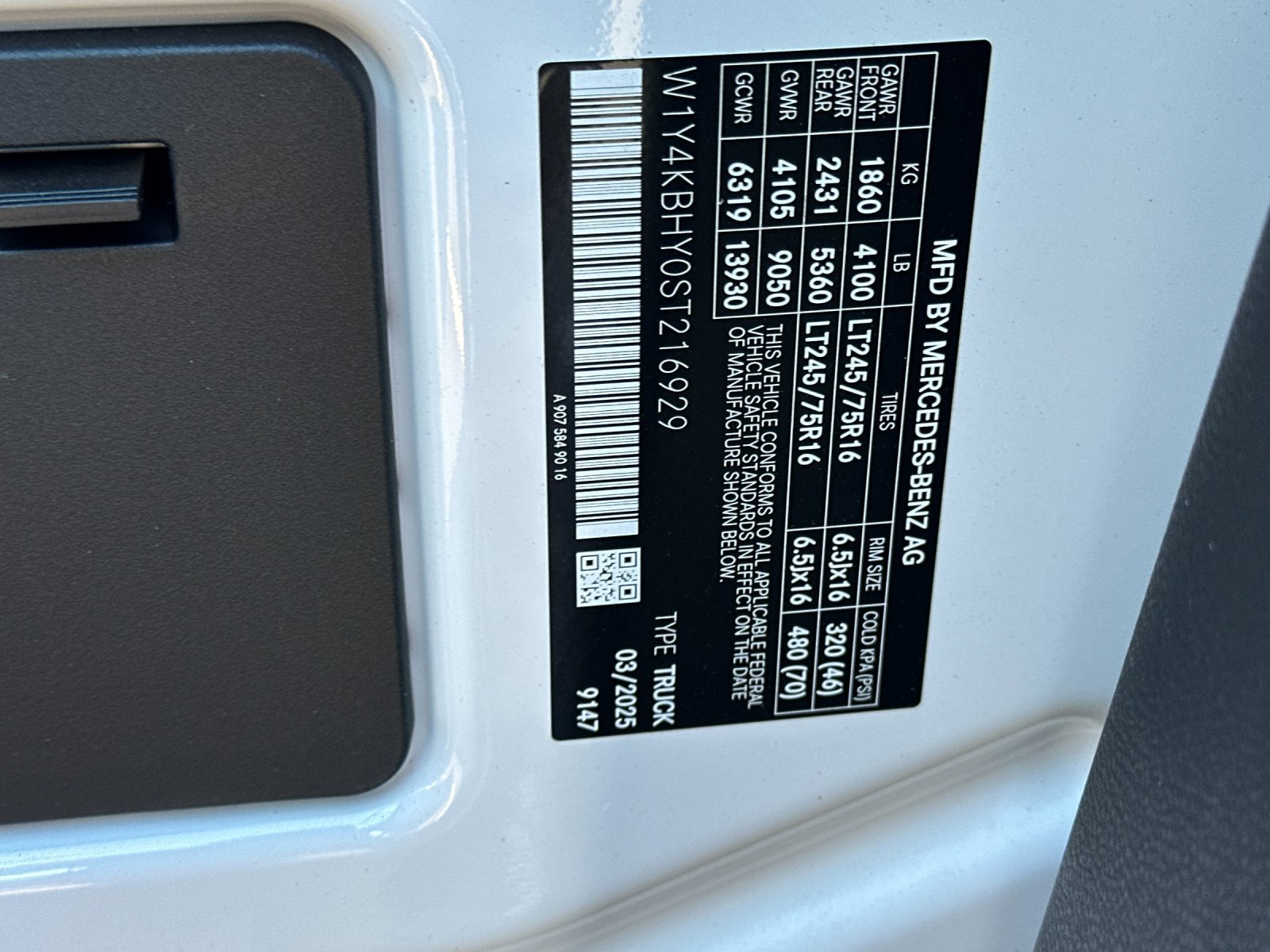Used 2025 Mercedes-Benz Sprinter 2500 image 27