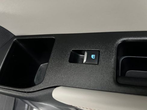 Used 2025 Ford Explorer Active w/ Active Comfort Package image 22