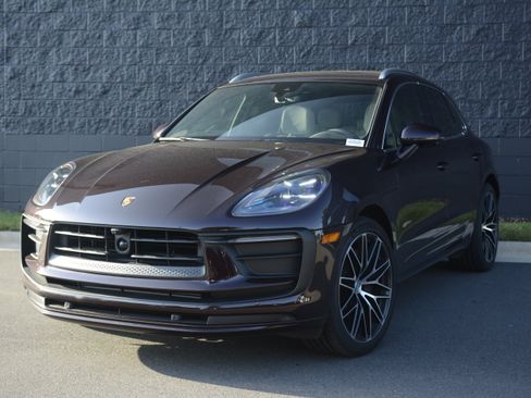 Certified 2026 Porsche Macan AWD/4WD image 1