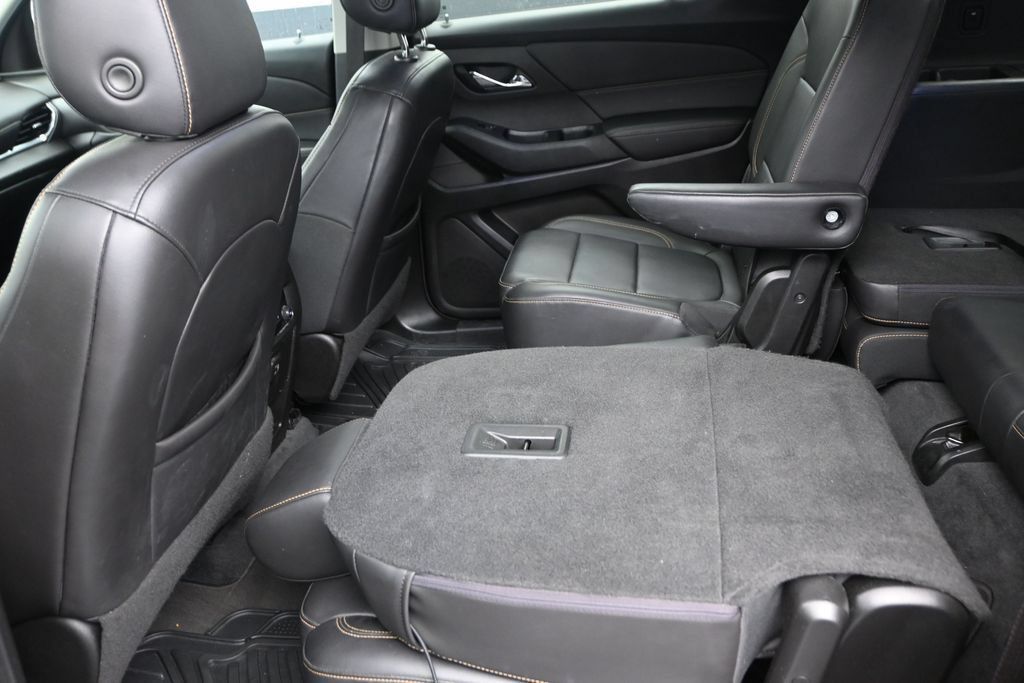 Used 2021 Chevrolet Traverse LT FWD image 15