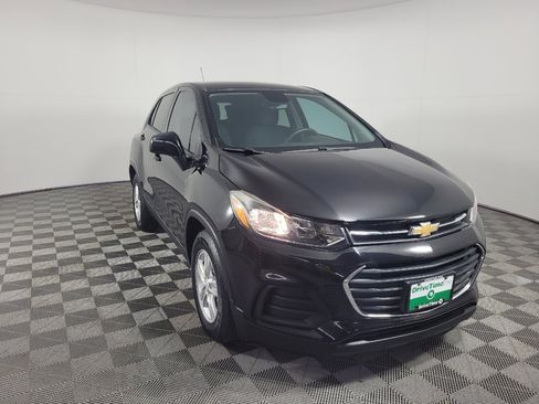 Used 2020 Chevrolet Trax LS w/ Tint and Cruise Package FWD image 13