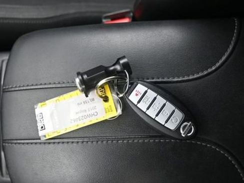 Used 2017 Nissan Rogue SL w/ SL Premium Package image 9