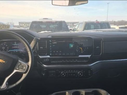 Used 2025 Chevrolet Silverado 2500 LT w/ Convenience Package image 4