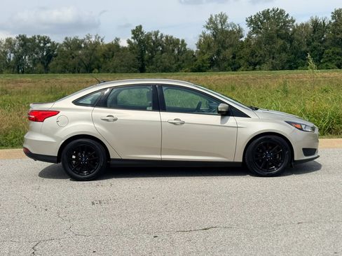 Used 2017 Ford Focus SE FWD image 35
