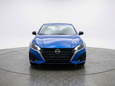 Used 2025 Nissan Altima 2.5 SV image 2