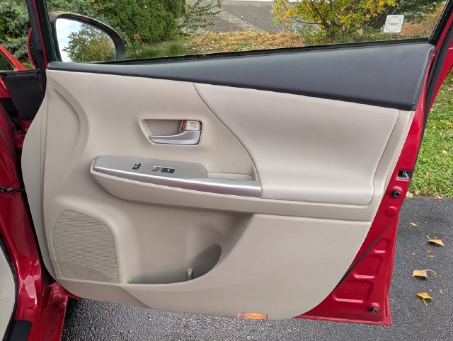 Used 2014 Toyota Prius V Five FWD image 28