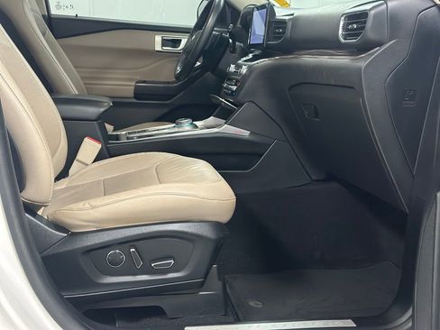 Used 2020 Ford Explorer Limited image 21