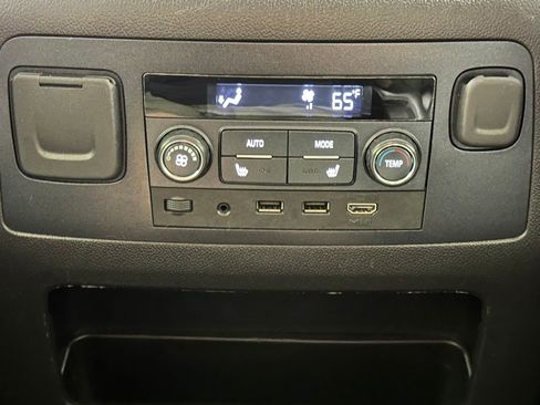 Used 2017 Chevrolet Tahoe Premier AWD/4WD image 23