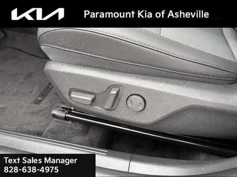 New 2025 Kia Niro EX image 18