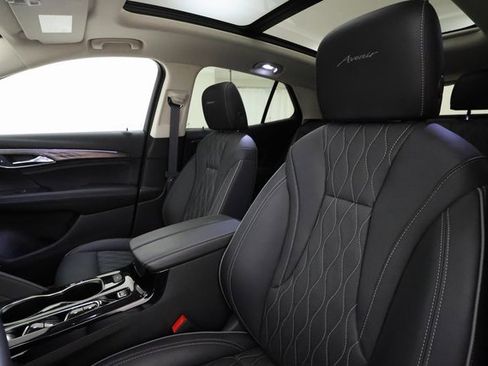 Used 2022 Buick Envision Avenir w/ Technology Package II image 10