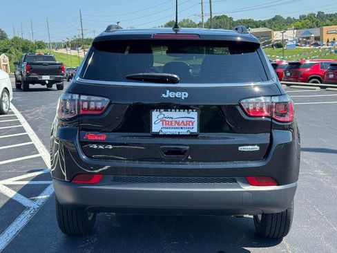Used 2024 Jeep Compass Latitude w/ Convenience Group AWD/4WD image 4