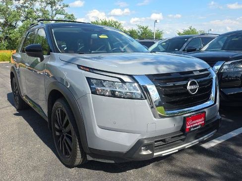 Certified 2022 Nissan Pathfinder Platinum w/ Cargo Package AWD/4WD image 1