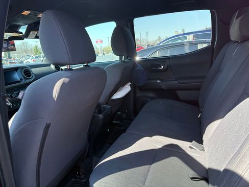 Used 2019 Toyota Tacoma TRD Sport w/ Technology Package image 10