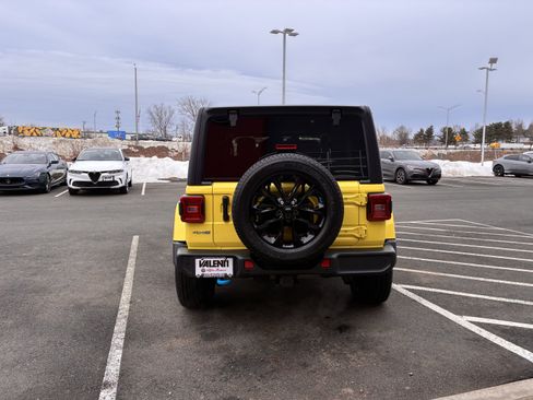 Used 2023 Jeep Wrangler Unlimited Sahara w/ Dual Top Group image 8
