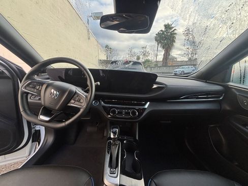 Used 2025 Buick Envista Sport Touring image 33