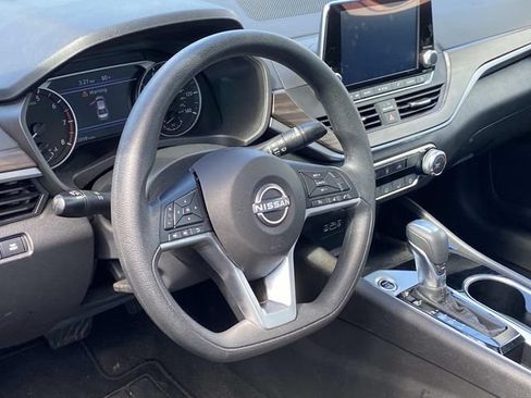 Used 2024 Nissan Altima 2.5 SV FWD image 34
