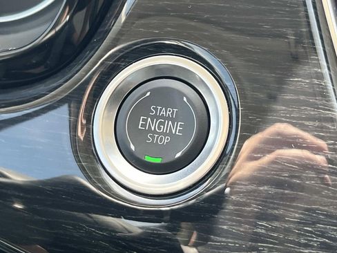 Used 2025 Cadillac XT6 Premium Luxury image 40