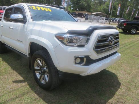 Used 2017 Toyota Tacoma Limited w/ Tow Package AWD/4WD image 4