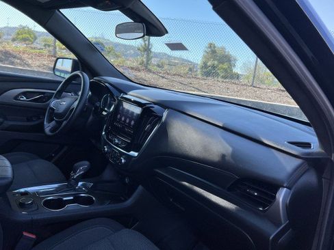 Used 2023 Chevrolet Traverse LT image 28