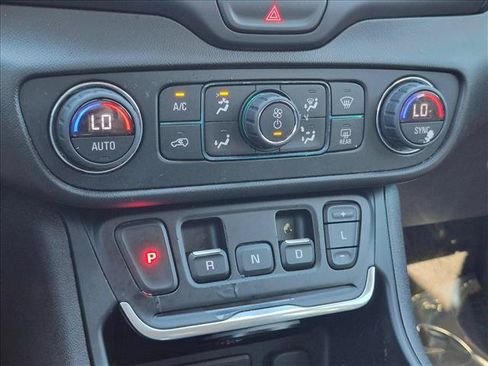 Used 2021 GMC Terrain SLT FWD image 12