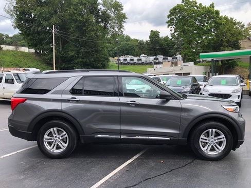 Used 2023 Ford Explorer XLT w/ Equipment Group 202A AWD/4WD image 7