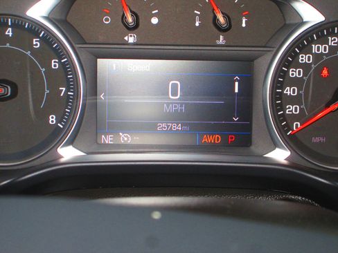 Used 2021 GMC Acadia SLE image 15