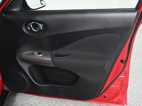 Used 2014 Nissan Juke S FWD image 22