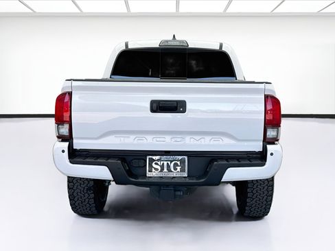 Used 2019 Toyota Tacoma TRD Sport w/ TRD Premium Sport Package RWD image 5