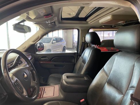 Used 2011 Chevrolet Avalanche LTZ image 14