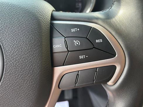 Used 2022 Jeep Grand Cherokee Laredo X AWD/4WD image 13