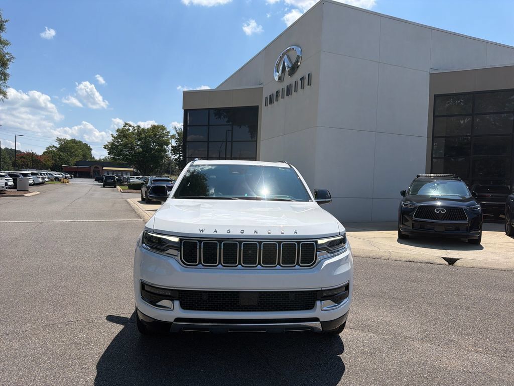 Used 2023 Jeep Wagoneer L Series III w/ Premium Group I RWD image 3