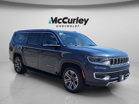 Used 2024 Jeep Wagoneer L Series II w/ Flexible Seating Group AWD/4WD image 1