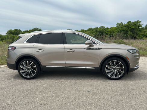 Used 2021 Lincoln Nautilus Reserve w/ Equipment Group 202A AWD/4WD image 9