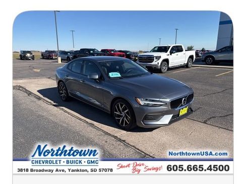 Used 2020 Volvo S60 T6 Momentum image 3