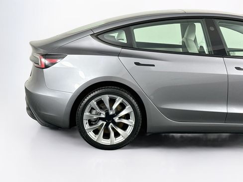 Used 2025 Tesla Model 3 Long Range RWD image 43